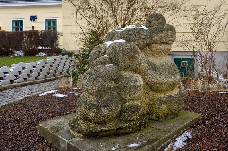 _DSC5117.jpg - "Venus vom Bisamberg" im Schlosspark