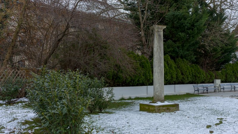 _DSC5118.jpg - Römische Säule im Schlosspark