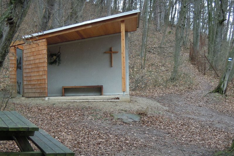 DSCN3291_bearbeitet-1.jpg - Kapelle am Ende des Schirgengrabens (ehem. Carport?)