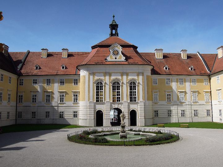 DSCN1321.JPG - Im ersten Innenhof - Auf Wiedersehen!