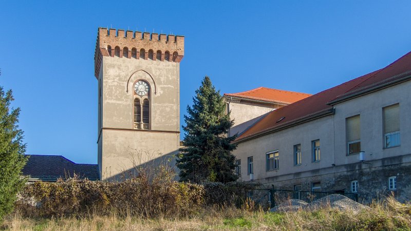 DSCN9530.jpg - Uhrturm der Marc Aurel-Kaserne (ehem. Wehrturm)