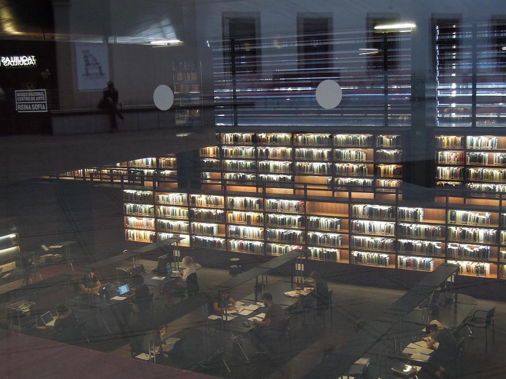 DSCN1952.jpg - Madrid - Centro de Arte Reina Sofia (Bibliothek)