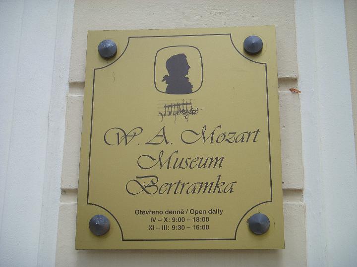 DSCN6700.jpg - Vor der Villa Bertramka