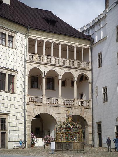 DSCN6723.jpg - Jindrichuv Hradec: Schlosshof