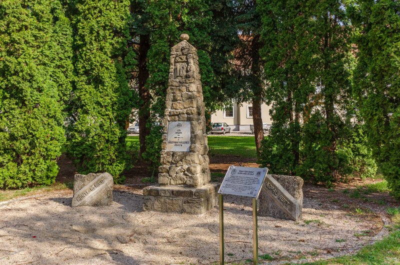 _DSC6369.jpg - Kriegerdenkmal im Niembsch-Hof